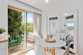 Renovated unit in leafy surrounds close to shops